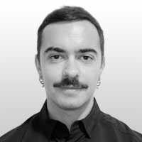 Mago del código, maestro de la tecnología Staff